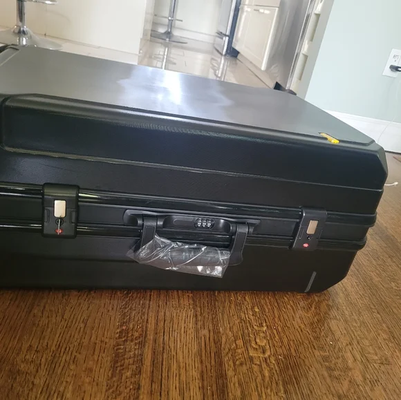 Suitcase - Picture 3 of 6